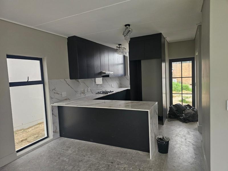 To Let 3 Bedroom Property for Rent in Uitzicht Western Cape